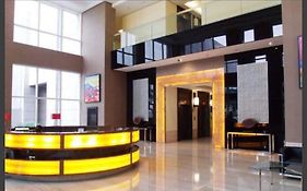 Cozy 2-Bedroom At South Of Market Soma Bgc Near Sm Aura, Market! Market! & Bonifacio High Street