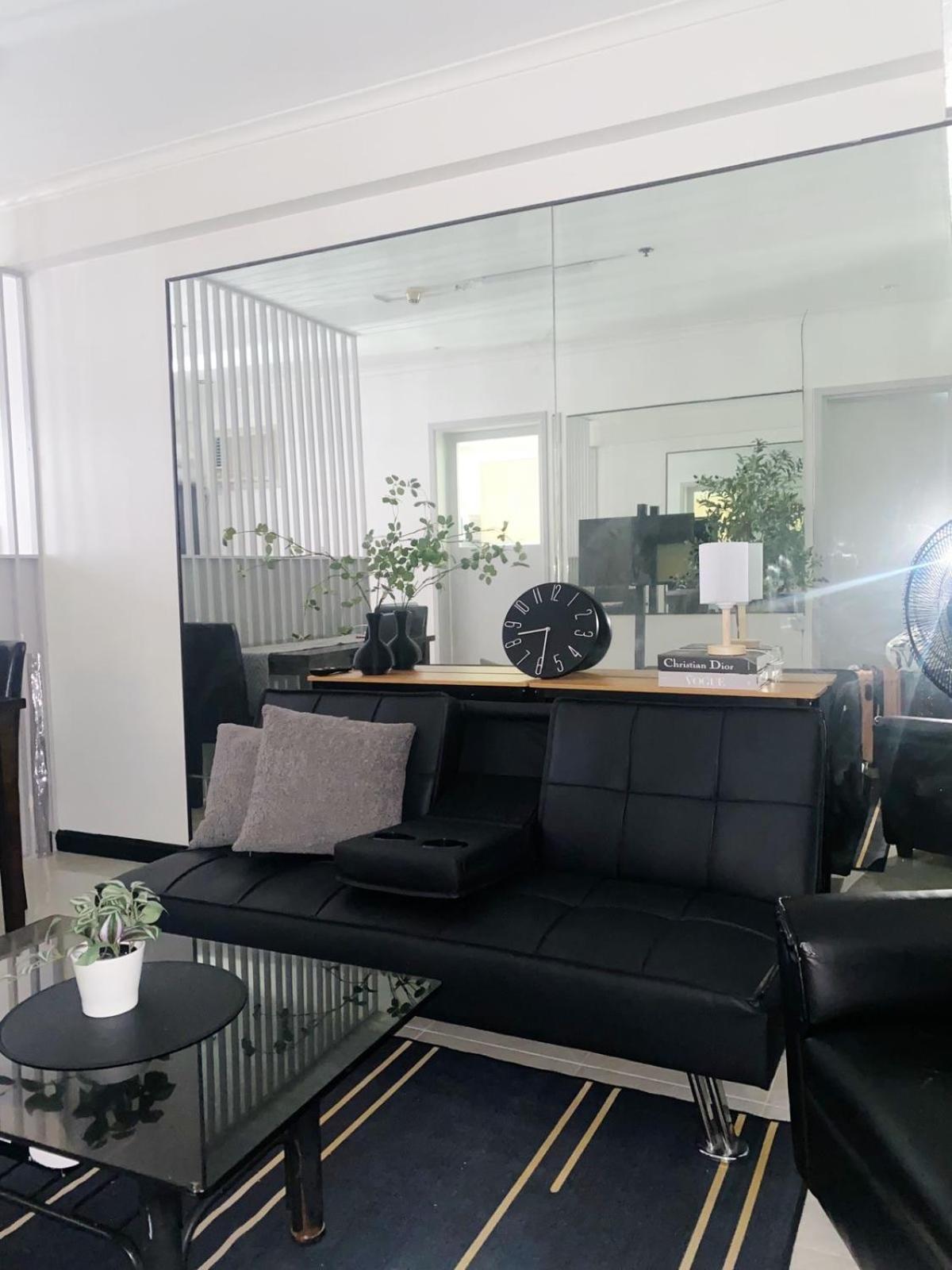 Cozy 2-Bedroom At South Of Market Soma Bgc Near Sm Aura, Market! Market! & Bonifacio High Street Taguig Buitenkant foto