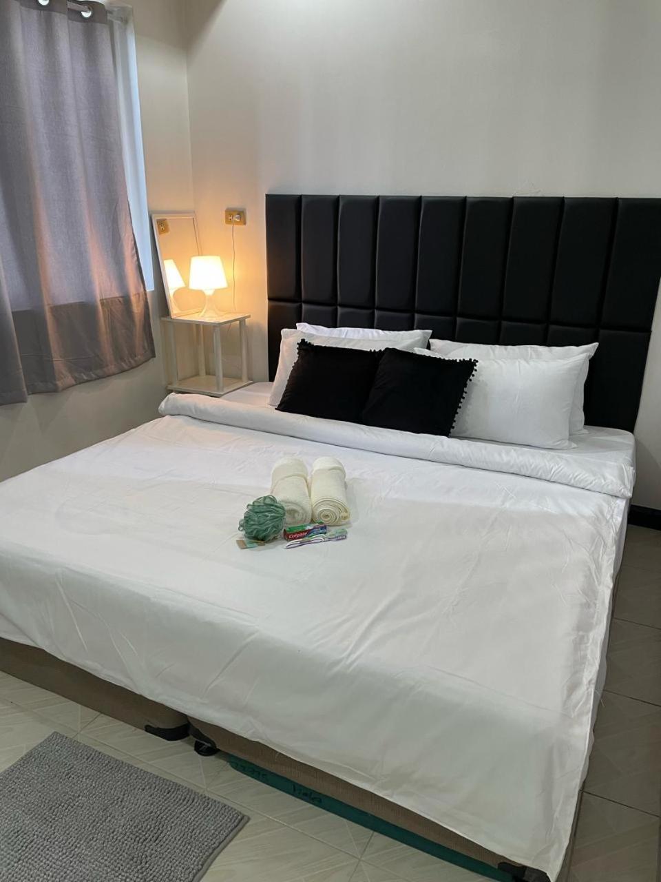 Cozy 2-Bedroom At South Of Market Soma Bgc Near Sm Aura, Market! Market! & Bonifacio High Street Taguig Buitenkant foto